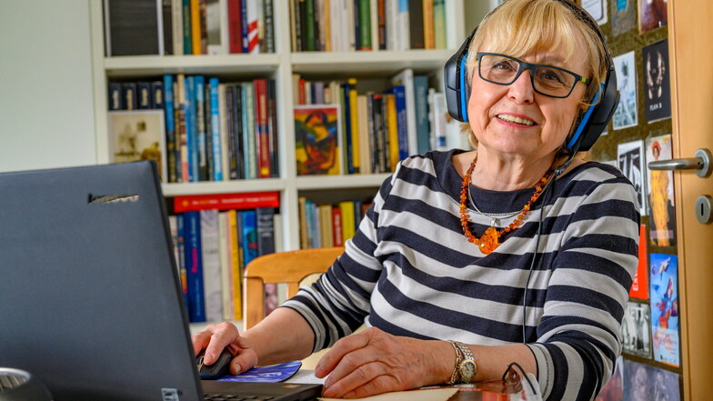 79 Jahre und inzwischen sicher und häufig online: Christine Bauer aus Chemnitz.