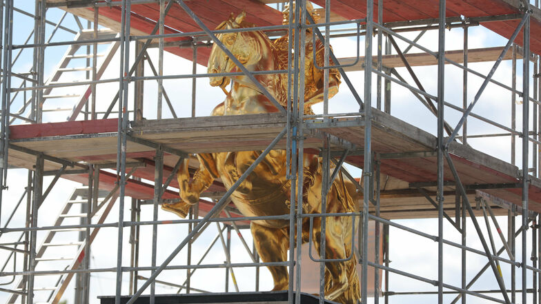 Barocker Glanz: Der Goldene Reiter an der Augustusbrücke steht für Dresdens glorreiche Zeiten. Kann er heute noch Identität schaffen, Heimatgefühl erzeugen? Zurzeit wird er restauriert, weil er immer wieder illegal bestiegen und beschmiert wird.