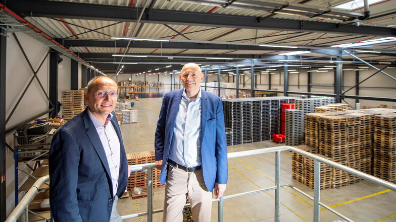Im Glück. Speditionschef Andreas Hanitzsch (links) ist sich mit Bodo Hollung, Geschäftsführer von LIP Invest, einig geworden. Die Spedition konnte eine Logistik-Immobilie für zehn Jahre anmieten.