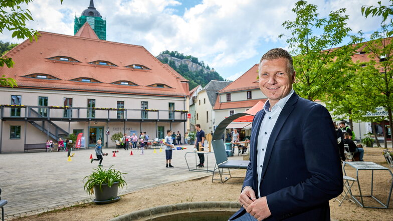 Königsteins Bürgermeister Tobias Kummer (CDU) ist bereit für eine zweite Amtszeit. Mit neuem Bauland, einer Mehrzweckhalle und neuen Parkflächen in der Innenstadt will er punkten.