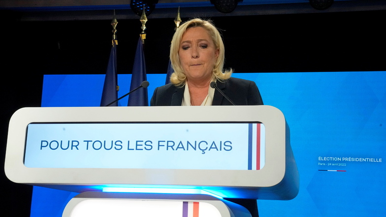 Marine Le Pen trat am Sonntagabend in Paris vor ihre Anhänger und gestand ihre Niederlage ein.