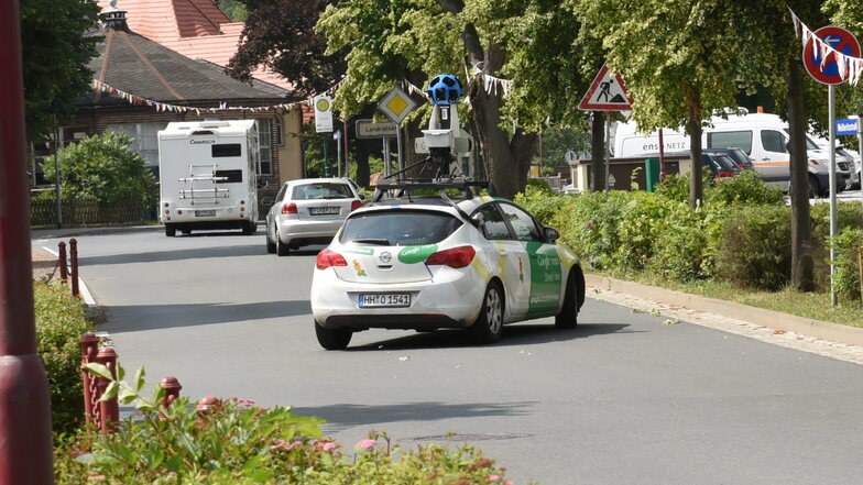 Ein Google-Auto, unterwegs in Dippoldiswalde. Bislang gibt es den Street-View-Dienst hierzulande nur in Großstädten.