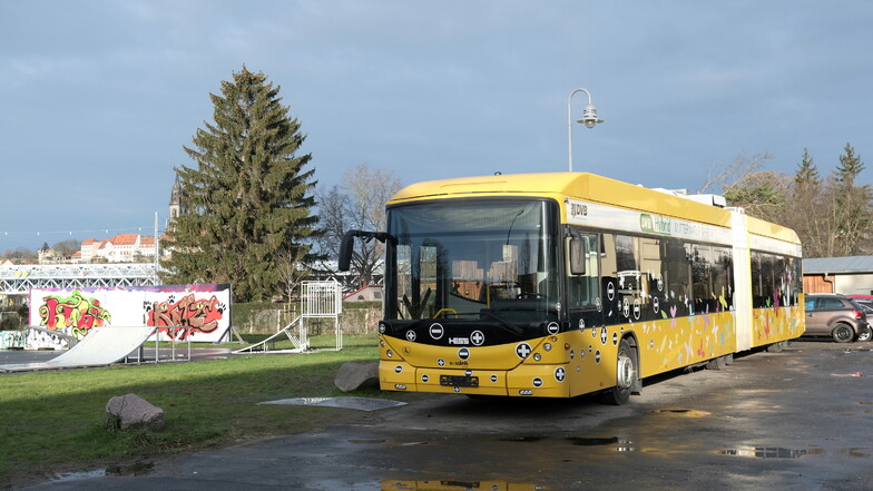 Einen ausrangierten Bus, der in der Nähe des Skaterplatzes am Akti als Jugendtreff umgestaltet werden soll, konnte die Stadt aus dem Bürgerhaushalt erwerben.