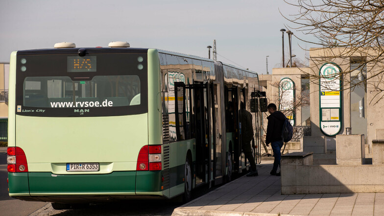 Buslinie H/S in Pirna: Die Tour geht vorübergehend über die Sachsenbrücke und Copitz.