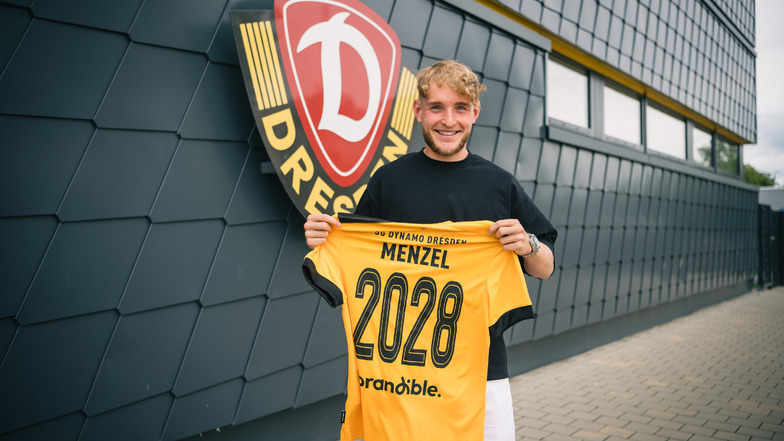 Der 18-jährige Tony Menzel gehört zu den großen Talenten bei Dynamo - und hat jetzt einen Profivertrag bis 2028 unterschrieben.