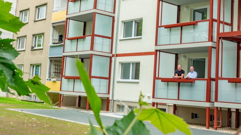 Der Vorstand der WGF Thomas Schröder und Vorstandsvorsitzender Tino Hütter laden für Dienstag, 9. Juli, zum Tag der offenen Tür im Haus Nummer 71 an der Unnaer Straße ein. Dann können auch die Balkone besichtigt werden.