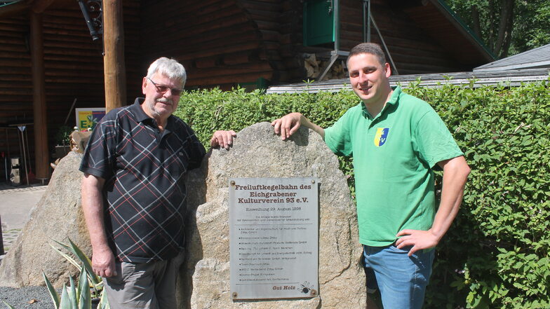 Horst Werner (links) hat sich nach fast 30 Jahren als Vorsitzender des Kulturvereins zurückgezogen. Peter Knobloch ist zu seinem Nachfolger gewählt worden.