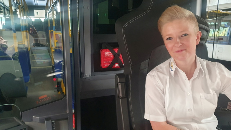 Vanessa Walter ist im dritten Lehrjahr beim Regiobus Bautzen und erhält ab und an auch mal Komplimente von Fahrgästen, sagt sie.