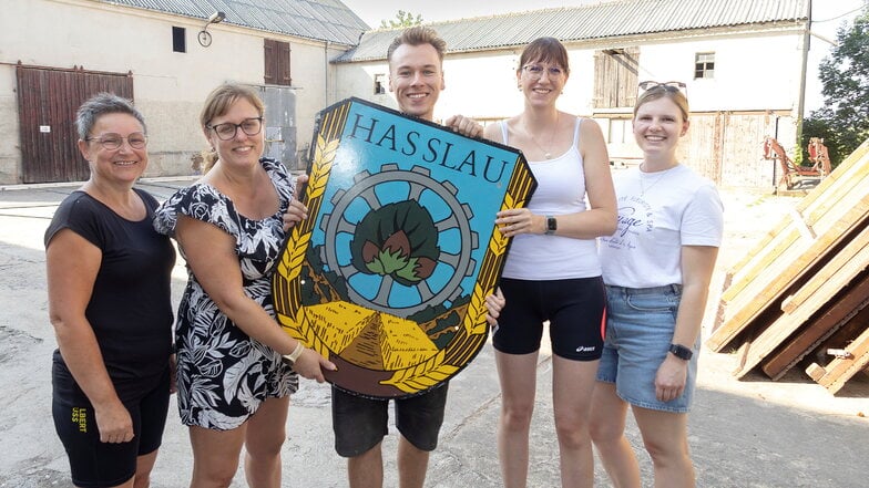 Silvia (v.l.), Carina, Toni, Anja und Elaine bereiten mit vielen anderen Helfern den „1. Sommerausklang“ am Sonnabend in Haßlau vor. Nur zwei Wochen später startet schon das vom Jugendclub organisierte Oktoberfest.