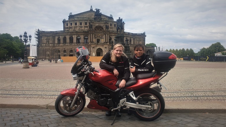 Mona Salomo-Brendel und ihrer Tochter Sara finden Fahrverbote nur für Motorräder ungerecht und organisieren deshalb eine Demonstration.