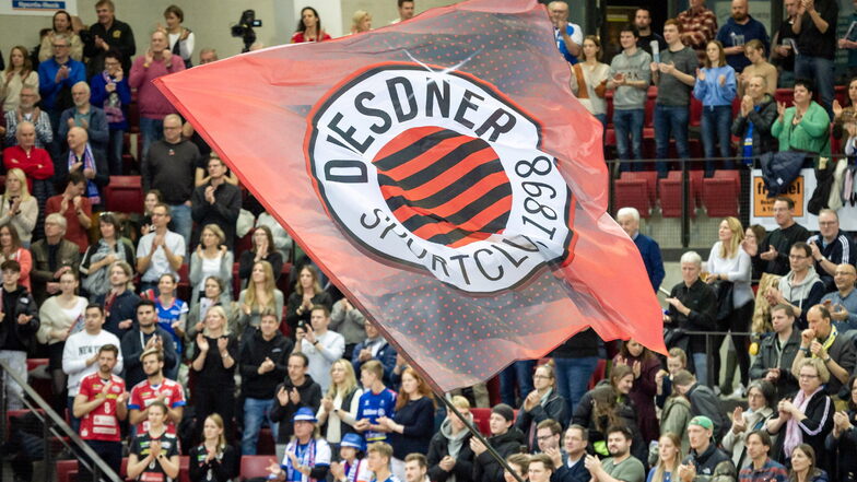 Seit 1990 gibt es wieder den Dresdner SC 1898, aber erst seit 2014 treten alle Sparten des Vereins unter einem einheitlichen Logo an.