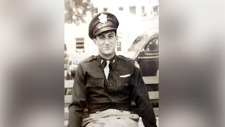 Der Bomberpilot Norman Shane wurde am 17. April 1945 auf einem Acker bei Reinhardtsgrimma von einem SS-Mann erschossen.
