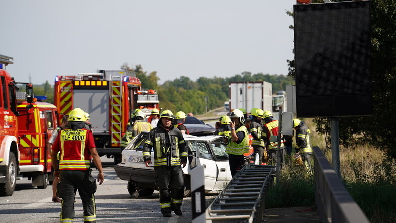 Schwerer Unfall auf der A4 bei Bautzen: Polizei sucht nach Zeugen
