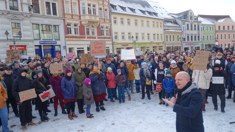 Eine Reihe Redner, unter anderem der Landtagsabgeordnete Henning Homann, sprach zu den Demonstranten.