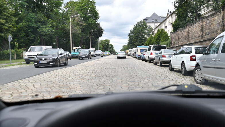 Sie ist eine wichtige Verbindung zur Autobahn. Viele Touristen erleben ihre ersten Eindrücke von Dresden auf der Stauffenbergallee.