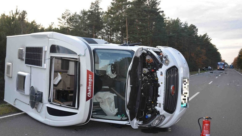 Ein schwerer Unfall mit einem Wohnmobil ereignete sich am Dienstag kurz vor Hoyerswerda.