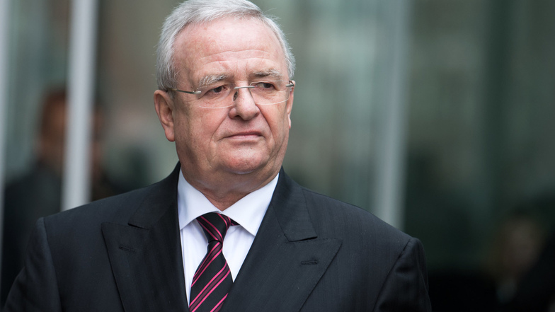 Die Staatsanwaltschaft Braunschweig hat die Führungsspitze von Volkswagen wegen Marktmanipulation angeklagt. Dem Ex-Vorstandsvorsitzenden Martin Winterkorn... 