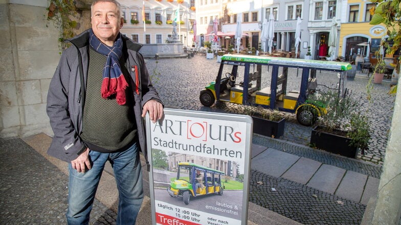 Unter dem Namen "Art(o)urs" bietet Artur Gawryluk  in Görlitz Stadtrundfahrten mit seinem Elektromobil an.