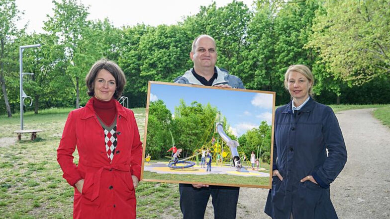 Im Frühjahr zeigten Landschaftsarchitektin Annekathrin Bernstein, Stadtrat Matthias Knaak und die Geschäftsführerin der BWB einen Entwurf für den neuen Erlebnispark.