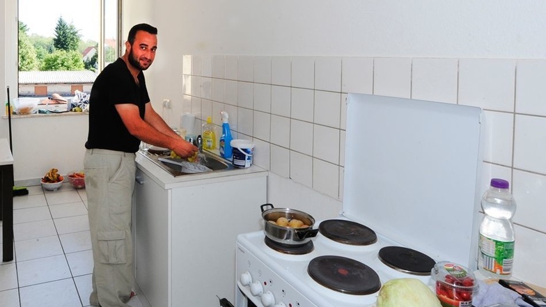 Mehyedine Badnjky möchte hier in seinem gelernten Beruf als Konditor arbeiten. Gemeinsam mit drei anderen Syriern lebt er in einer Wohnung.