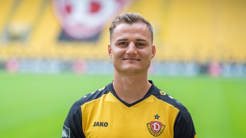 Jakob Lemmer: Auf seiner neuen, deutlich defensiveren Position kommt er seltener zu Flankenläufen, seine Anspiele sind noch zu unpräzise. Hat Größennachteile bei Kopfballduellen. Note: 4