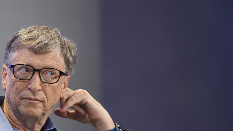 Microsoft-Gründer Bill Gates spendet Millionen Dollar für die Entwicklung eines Serums gegen das Coronavirus. Das macht ihn zur Zielscheibe von Impfgegnern und Verschwörungstheoretikern.