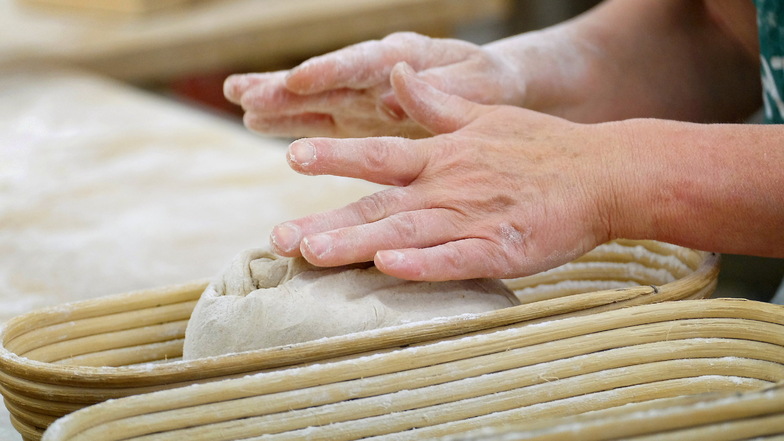 Symbolfoto: Brot backen ist Handarbeit, und die will gelernt sein. Am besten mit entsprechender Vergütung.