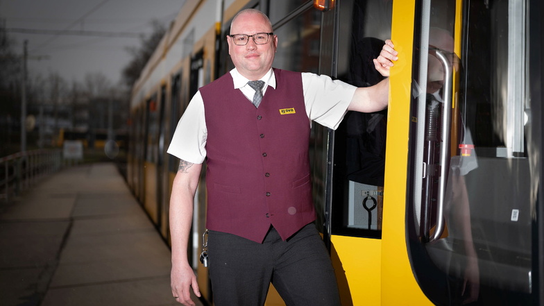 Straßenbahnfahrer Maik Zeuge wird in Dresden inzwischen nicht mehr nur von Kollegen gegrüßt.