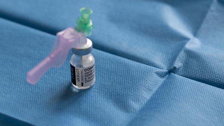 Der Stoff der Wahl: Am Sonnabend findet in Freital ein Impftag statt, verabreicht wird das Biontech-Mittel.