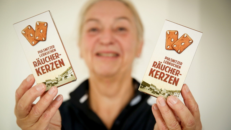Die Großröhrsdorfer Unternehmerin Katrin Weiß-Hantsche bringt in dieser Weihnachtssaison Räucherkerzen mit Pulsnitzer Lebkuchenduft auf den Markt. Zum Pfefferkuchenmarkt vom 3. bis 5. November haben sie Premiere.