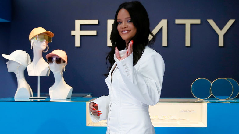 Rihanna stellt in Paris ihre erste Kollektion ihres Modelabels "Fenty" vor.