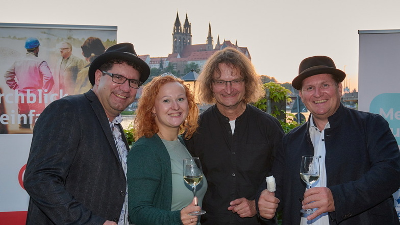 Herzlichen Dank an die Leo's: Weinprinzessin Sabine Leonhardt  und Künstler Kay Leonhardt wurden von den Vereinsvorständen Uwe Reichel (r.) und Andreas Krause (l.) für ihr Engagement besonders gewürdigt.