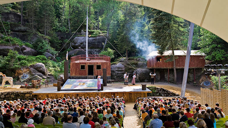 Das Spektakel startet auch dieses Jahr wieder auf der Waldbühne in Jonsdorf. Diesen Sommer zu sehen: der Graf von Monte Christo.