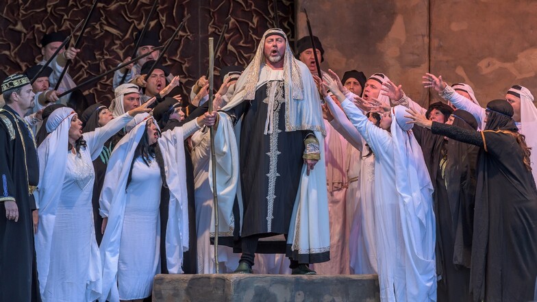 Eine prachtvolle Oper in beeindruckender Kulisse - Nabucco im Schloss Krobnitz