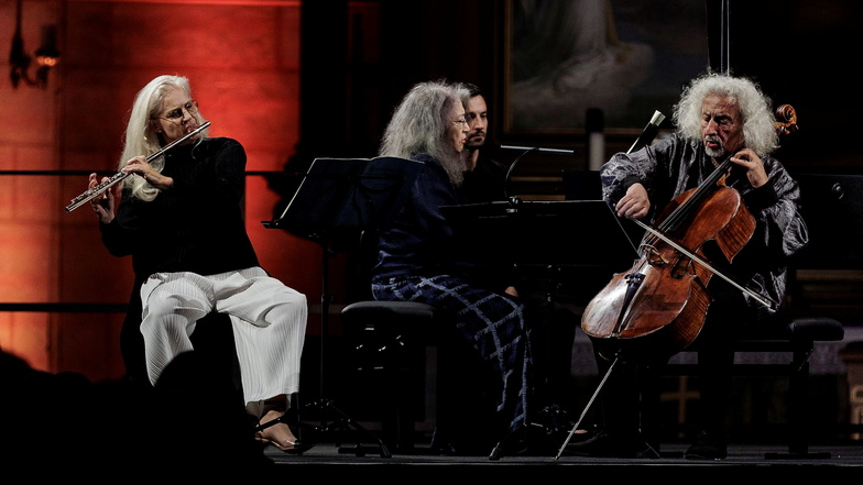 Erneut trat die Pianistin Martha Argerich beim Lausitz-Festival in der Dorfkirche Cunewalde auf. Diesmal gab sie nur dieses eine Konzert, zusammen mit Mischa Maisky (r.) und Susanne Barner.
