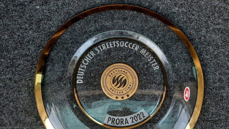 Das ist der Pokal, den die Großenhainer in Prora gewannen.