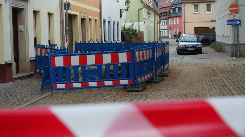 Am Freitag war die Reparatur zwar abgeschlossen, die Baugrube vor dem Haus Klosterstraße 1 aber noch nicht vollständig geschlossen.