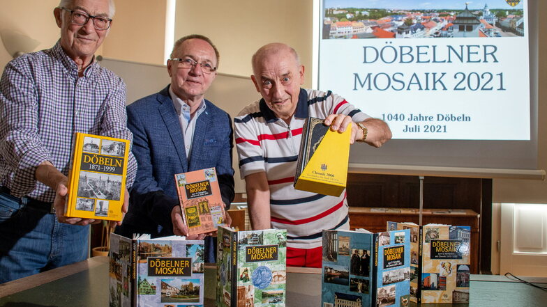Karlheinz Enzmann (von links), Helmut Bunde und Jürgen Dettmer gehören zum Redaktionsteam des „Döbelner Mosaik“. Am 21. Juli soll dessen Band 6 auf den Markt kommen.