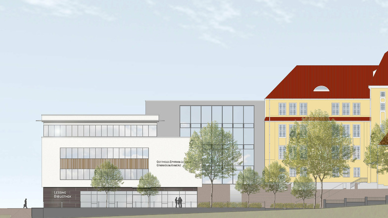 Dieser Blick wird sich künftig von der Kamenzer Oststraße aus bieten: rechts der sanierte Altbau des Gymnasiums und im Erdgeschoss des Neubaus die Lessing-Bibliothek.