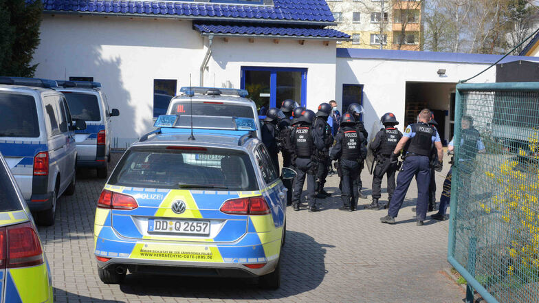Zum Förder- und Begegnungszentrum vom "Come back"-Verein in der Schrammstraße in Zittau mussten die Polizisten ausrücken. Darin arbeiten unter anderem Suchtkranke.