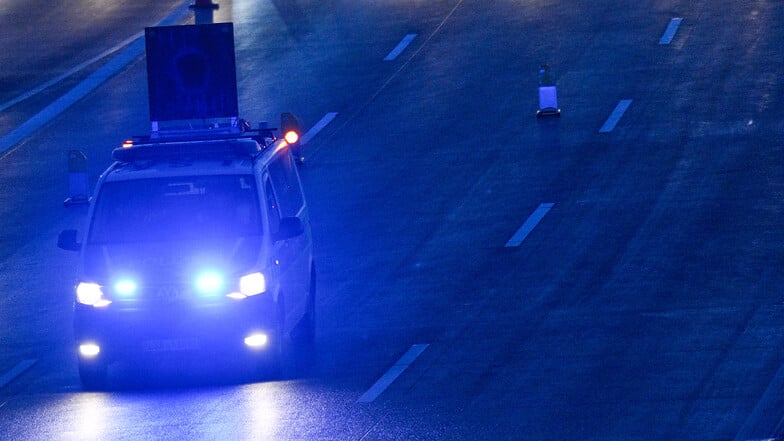 Einsatzkräfte im Bereich der Polizeidirektion Chemnitz mussten am Freitag viele Unfälle aufnehmen.