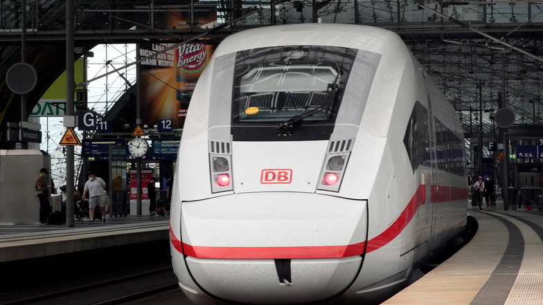 Die Deutsche Bahn war im November etwas pünktlicher unterwegs, als noch im Oktober. Dennoch bleibt der Wert niedrig.
