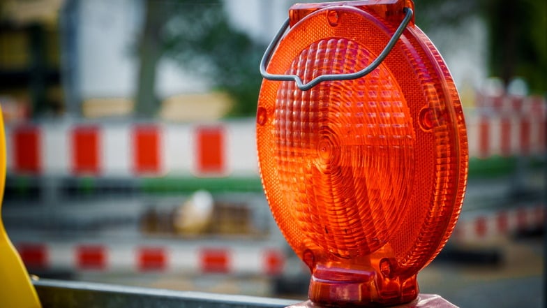 In Coswig gibt es aktuell einige Straßenbauarbeiten, die zu Einschränkungen im Straßenverkehr führen.