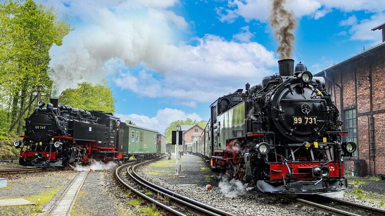 Die Dampf-Doppelausfahrt der Zittauer Schmalspurbahn aus dem Bahnhof Bertsdorf gibt's jetzt wieder täglich.