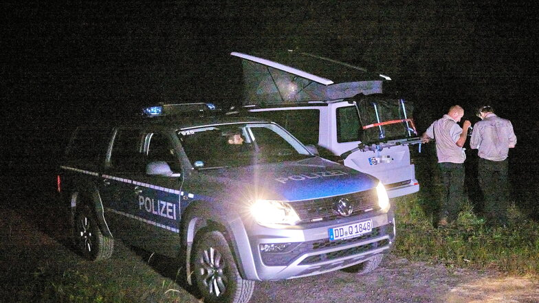 Auch verboten: Polizei und Ranger haben auf einem Weg im Kirnitzschtal einen Camper entdeckt, in dem eine Familie aus Thüringen übernachten wollte. Für sie war die Nacht an dieser Stelle vorbei.