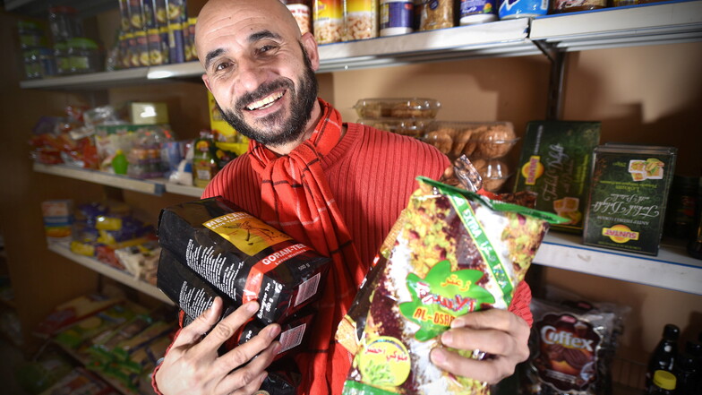 Omar Elmuhamad in seinem Lebensmittelladen am Zittauer Rathausplatz.
