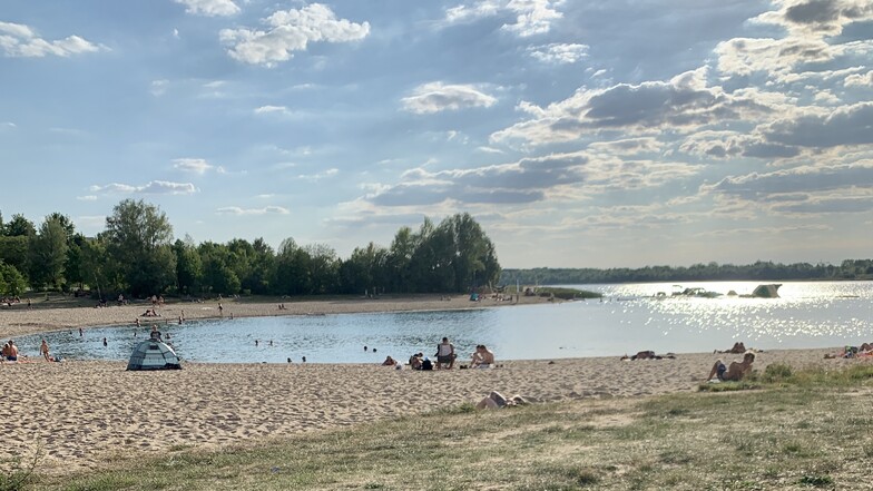 An der Schladitzer Bucht nördlich von Leipzig ist am Sonntag ein 33-jähriger Mann beim Schwimmen gestorben.
