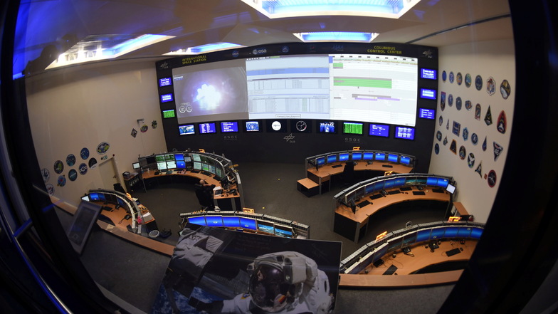 Blick in das Kontrollzentrum für die ISS am DLR-Standort in Oberpfaffenhofen.