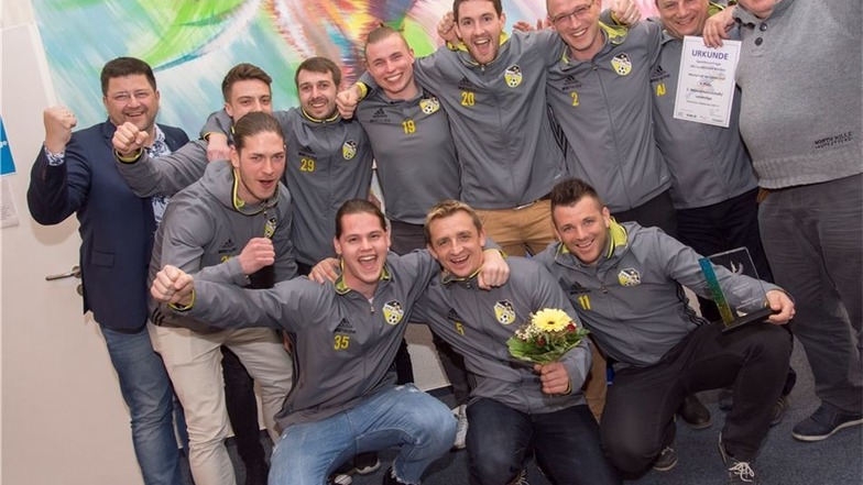 Die Fußballer des Großenhainer Fußballvereins ernteten den Lohn für ihr „Fußballmärchen“ des vergangenen Jahres und wurden „Mannschaft des Jahres“.