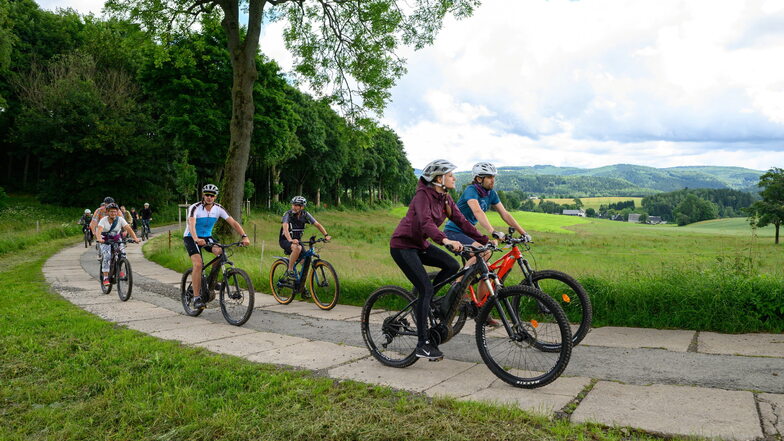 Mountainbiken, etwa auf der neuen "Blockline"-Strecke im Erzgebirge, ist auch in diesem Sommer einer der Gründe, in Sachsen Urlaub zu machen.